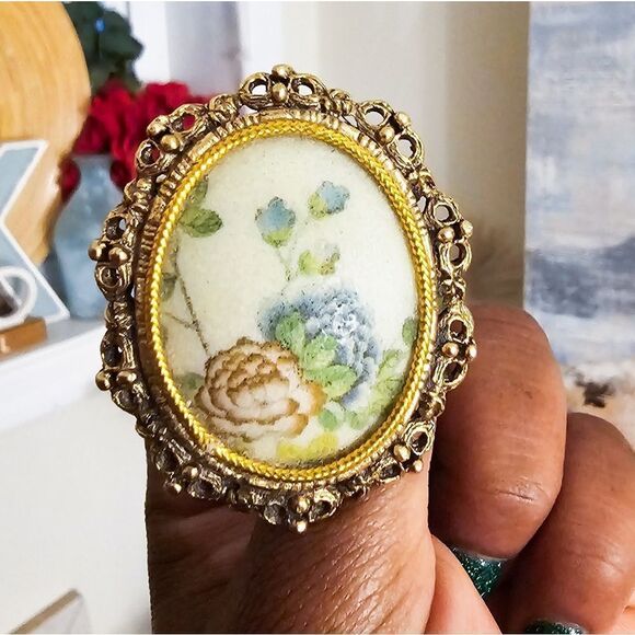 VTG 70's Victorian Cameo GoldTone Frame Sugarstone Oval Pendant Brooch. - Picture 11 of 15